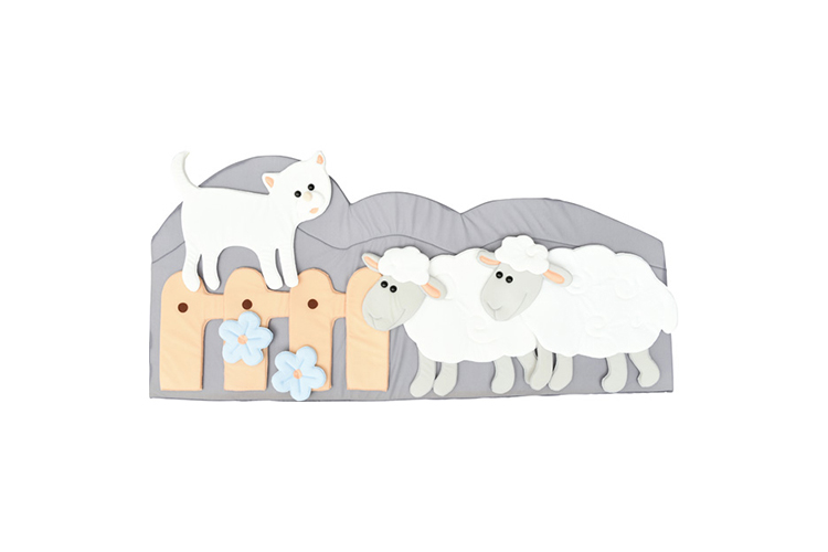 Miękka makatka z wzorem zwierząt, kotka i owieczek